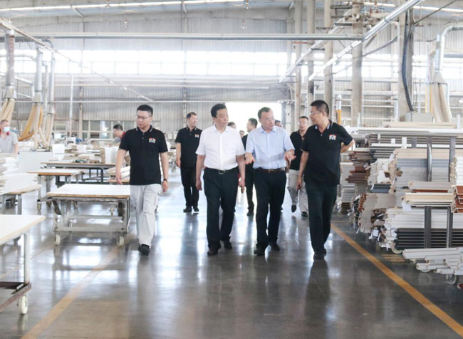 吉林森工集团党委书记、董事长王树平 莅临开云网页版页面登录调研指导工作